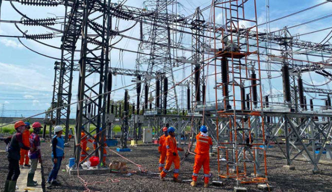 
					Masih misteri penyebab terjadinya blackout alias listrik padam total di Bali selama lima jam. Ada dugaan akibat gangguan kabel bawah laut. Foto: Dok/PLN