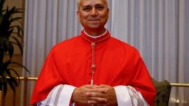 Kardinal Robert Francis Prevost dari AS dengan nama kepausan Paus Leo XIV terpilih menjadi pemimpin Gereja Katolik baru menggantikan Paus Fransiskus. (Foto: REUTERS/Yara Nardi)