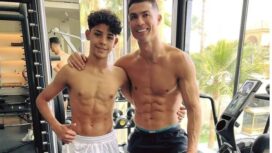 Cristiano Ronaldo dan putranya di gym