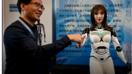 Hasil survei EVA AI, sebanyak 81 persen pria berkeinginan untuk menikah dengan pasangan perempuan Virual AI. Nah, lho bagaimana ini. Kelak apakah anak-anak mereka juga virtual? Problem manusia di zaman digital saat ini. Instagram@akademicrypodotcom