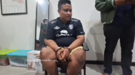 Pria bernama Dicky Firman Rizard, asal Suklomanunggal Surabaya, mengaku sebagai jaksa dari Surabaya dan mampu memasukkan orang jadi jaksa tanpa tes. Kini dia diringkus oleh  tim gabungan kepolisian dan kejaksaan negeri Jombang, Minggu 4 Mei 2025. Tangkap[ layar video Instagram@jombanginformasi_