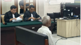 Didik Urip Supriyanto, 72, didaili di PN Mojokerto, dituduh memberikan kesaksian palsu perceraian atas arahan pengacara. Kini dia menghadapi masalah hukum. Instagram@lenterainspirasiofficial