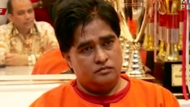 Hakim memvonis hukuman 18 tahun penjara tahun 2016, saat ini, terpidana dukun pengganda uang dan pembunuh dua anak buahnya Dimas Kanjeng Taat Pribadi, sudah bisa bebas bersayarat dan kembali pimpin padepokannya di Probolinggo. Tangkap layar video Youtube@Kompas TV