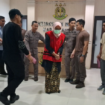 Kejaksaan menjebloskan ke tahanan, Purwati, kepala Dinas Kesehatan Kabupaten Karanganyar, Jaswa Tengah, tersangka mengakali prosesn lelang alat kesehatan dari pagu Rp 7 miliar menjadi Rp 13 miliar. Foto: espos.id