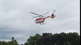 Hujan lebat di kawasan Jombang, menyebabkan sebuah helikopter milik PT Gudang Garam dalam perjalanan dari Waru Sidoarjo menuju Kediri, terpaksa mendarat di lapangan Merah Putih, Ngoro, Jombang, dan sudah terbang kembali ke Kediri., Senin 26 Mei 2925. Tangkap layar video Instagram@info_seputar_jombang