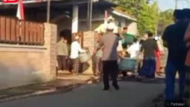 Suasana rumah Iqbal, kades Temenggungan, kecamatan Krejengan, Probolinggo, usai terjadi  tewasnya dua orang saat pesta miras di rumah kades, 26 April 2025. Foto: Pantura7.com