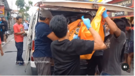 Kades bersama Babinsa dan Babinkamtibmas mendobrak pintu warga Sambong Santren, Desa Sambong Dukuh, Kecamatan Jombang Kota. Ternyata M Arif, 38, yang tinggal sendirian di rumahnya, ditemukan telah meninggal dunia dalam kondisi membusuk,  Minggu, 4 Mei 2025, sekitar pukul 17.00 WIB. Tangkap layar video Instagram@jombang informasi_