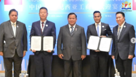 Presiden Prabowo berfoto bersama Ketua Kadin China dan Kadin Indonesia, usai penandatanganan kerja sama untuk membangun 1.000 dapur MBG khususnya di Indoneisa Bagian Timur, Jakarta, 23 Mei 2025. Instagram@kadin.indonesia.official