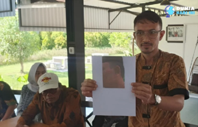 
					Heru Lestariyanto, kuasa hukum korban berinisial KDR, 23, memperlihatkan foto luka yang diderita kliennya. Saat ini polisi menetapkan 13 tersangka yang diduga terlibat dalam penganiayaan KDR yang dituduh mencuri uang Rp 700.000. Instagram@duniahariini17