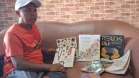 Kades Plumbongambang, kecamatan Gudo, Jombang, Nurwakit berencana menggelar kembali pameran manik-manik Nasional, pada bulan bulan Agustus 2025. Foto: kredonews.com/hasi S. Purwanto