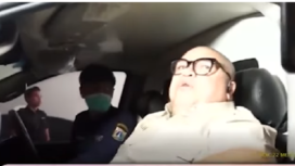 Usai sidang lanjutan kasus hukum bertdasarkan laporan Hotman Paris, mantan pengacara Razman Airf Nasution naik ambulans dibawa ke RS Koja, Jakarta, Kamis 22 Mei 2025. Tangkap layar video Youtrube@kapanlagi.com