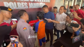 Polres Jombang, Rabu 21 Mei 2025, menggelar konferensi pers, mengungkap kasus rudapaksa seorang kakak laki-laki (beda ayah) kepada adik perempuan. Aksi itu dilakukan sejak adik duduk di bangku kelas 5 SD, Instagram@jombanginformasi_