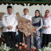 Bupati Jombang Warsubi yang akrab dengan panggilan Abah Warsubi punya program pendidikan karakter berdasarkan seni budaya 'Belajar Wayang Bersama Abah Warsubi', gelar perdana di SDN 3 Jombang, Rabu 14 Mei 2025. Foto: jombangkab.go.id