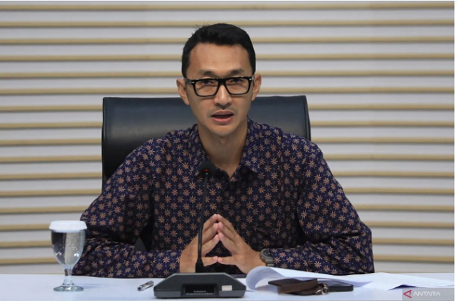 
					Juru bicara KPK, Budi Prasetyo memberikan penjelasan kepada pers, terkait tindak lanjut penanganan hukum kasus suap/ gratifikasi dana hibah Pemprov Jatim. Foto: Antaranews