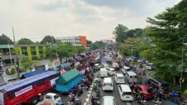 Demo membuat Jl A Yani macet total