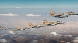 Gerombolan F-15 saat menyerang Iran