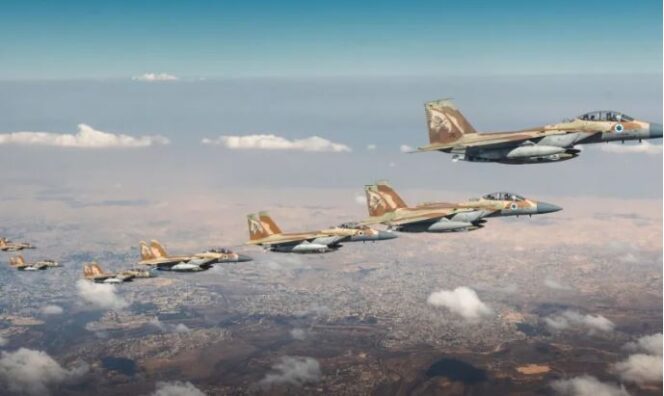
					Gerombolan F-15 saat menyerang Iran