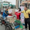 Kapolres bersama istri saat menyerahkan bansos