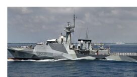 HMS Sprey saat lintasi selat Taiwan