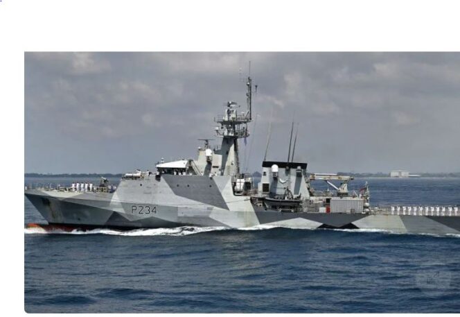 
					HMS Sprey saat lintasi selat Taiwan