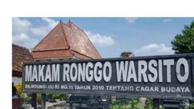 Ronggowarsito wafat pada tanggal 24 Desember 1873 dan dimakamkan di Palar
