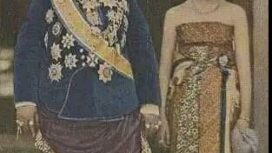 Pakubuwono X dan dua permasurinya