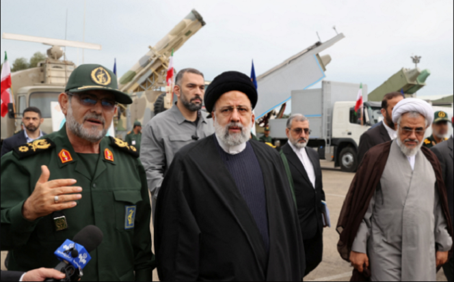 
					Pimpinan Iran terus berusaha melakukan pembalasan atas serangan kejam yang dilakukan Israel, pada hari Jumat 13 Juni 2025. Serangan itu selain merusak isntalasi nuklir Iran, juga menyebabkan gugurnya lima jenderal, serta sembila ahli fisiko-nuklir Iran. Foto: disway.id/X/@RefublikAteis-