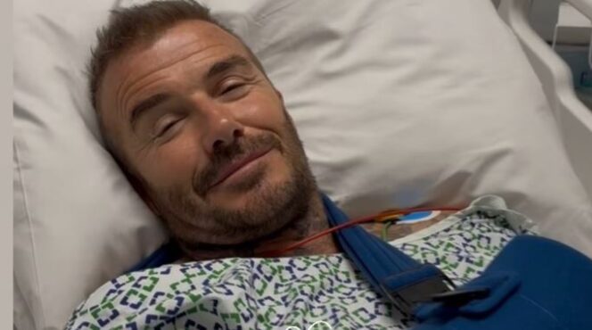 
					Beckham menjalani operasi pergelangan tangan