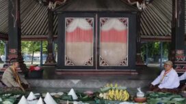 Keraton Kasunanan Surakarta Hadiningrat menggelar jamasan pusaka di Siti Inggil, Kompleks Keraton Kasunanan, Kamis (13/6). (SILVESTER KURNIAWAN/RADARSOLO)