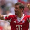 Pemain veteran Bayern saat rayakan gol