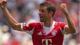 Pemain veteran Bayern saat rayakan gol