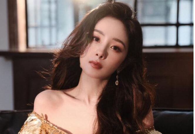 
					Aktris drama Yang Mi