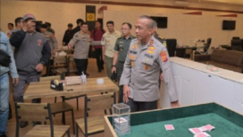 Tim Polda Jabar melakukan penggerebekan judi casino sebuah ruko Pasar Kosambi, Bandung, dan meringkus sebanyak 44 orang pejudi. Foto: infotren.id