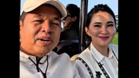 Gubernur Jawa Barat, Dedi Mulyadi kedatangan tamu istimewa, Gubernur Maluku Utara Sherly Tjoaanda Laos. Tamu ini kemudian oleh Dedi diajak jalan-jalan Minggu sore, keliling kampung Lembur Pakuwan, Subang, Jawa Barat. Tangkap layar video Instagram@dedimulyadi71