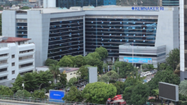 Gedung utama Kemnaker beralamat di Jalan Jenderal Gatot Subroto Kav. 51, Jakarta Selatan. Di dalam gedung mewah sejuk penuh AC, dengan perlengkapan mewah, ternyata 85 ASN menikmati makan siang dari hasil pungli TKA. Foto: RRI.co.id