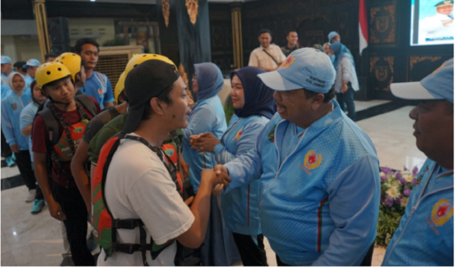 
					Bupati Warsubi memberi ucapan dan semangat kepada 599 atlet Jombang yang akan berlaga di ajang Proprov 2025, yang berlangsung di Malang Raya, 28 Juni - 5 Juli 20225. Foto: Kominfo Jombang
