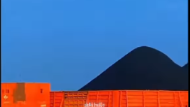 Barge alias tongkang ini bernama Dewi Iriana 6, sedang ditarik menggunakan tubboat JKW Mahakam 6, angkut batu bara, dari unggahan pada hari Senin 9 Mei 2025. Tangkap layar video Instagram@ak4ii.hyl0s