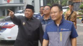 Vice President Director Mr. Hwang In Seok dan direktur lainnya seperti Lee In Ku dan Benny Efendi, serta General Manager H. Mulyono menyambut kehadiran bupati Warsubi saat berkunjung ke perusahaan Cheil Jedang di Ploso Jombang. Foto: salamolahraga
