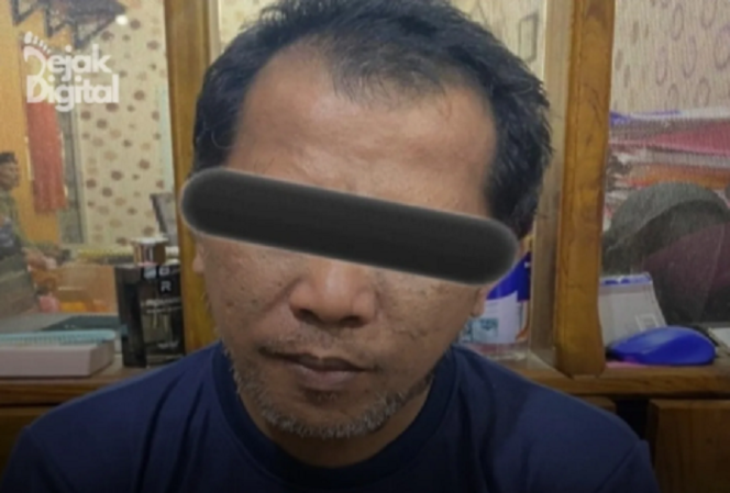 
					Polisi Polres Kendal Jawa Tengah, menangkap seorang pria berinisial ABH, 46, warga kecamatan Jombang, Jawa Timur. Dia disangka menjual video porno menggunakan deepfake, yaitu wajah pelaku diubah sesuai permintaan klien. Instagram@jejakdigitaldaily