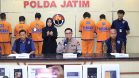 Polda Jatim menggelar konferensi pers dalam mengungkap jaringan Gay melalui medsos melibatkan warga melibatkan warga Jawa Timur, Jumat 13 Juni 2025. Instgaram@wargajombang