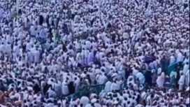 Tahun 2025 jamaah haji yang datang ke Makkah sebanyak 1,255 juta orang. Untuk jemaah haji Indonesia, kuota resmi tahun 2025 adalah sekitar 221.000 orang, Instagram@kabarmakkah