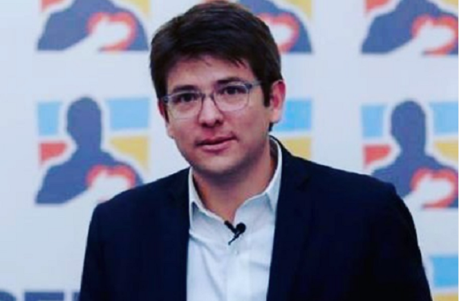 
					Calon Presiden Kolombia, Miguel Uribe Turbay,, 39, mengalami luka serius,. Ia ditembak tiga kali, pada saat sedang di pondium kampanye, Minggu 7 Juni 2025. Saat ini masih dalam perawatan medis. Instagram@
migueluribet2019