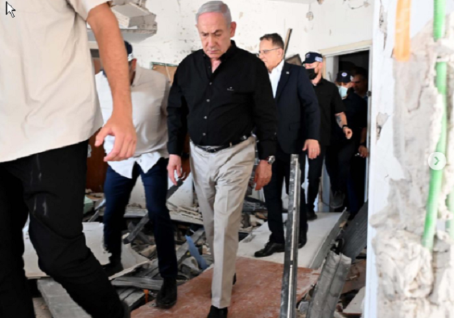 
					Perdana menteri israel Benyamin Netanyahu mengunggah fotonya di Instagram, diduuga saat ia keluar dari bunker bersama menterinya, pasca hujan bom di Israel serangan balasan Iran, 14 Juni 2025. Instagram@b.netanyahu