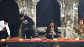 Ruang diskusi publik sudah dilakukan lagi, di area bekas Sekolah Ongko 2, duku Losari, Ploso, 28 Juni 2025. Digawangi relawan  Titik Nol Ploso, bahasa secara detil tempat dan tanggal lahir Bung Karno. Foto:  Kredonews.com/ priyo suwarno