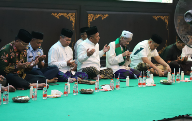 
					Pemkab Jombang menyyelenggarakan acara doa bersama menyambut 1 Suro atau tahun bari 1447 Hijriyah, di pendopo, Kamis 26 Juni 2025. Foto: jombangkab.go.id