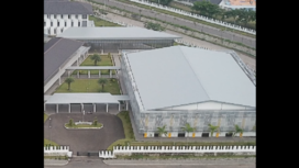 Sebuah bangunan baru megah di Plosoklaten Kediri, sudah berdiri Sekolah Rakyat, yang luasnya mencapai 13 hektar. Tahap awal siap tampung 100-150 siswa. Tangkap layar video Instagram@radarkediri