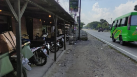 Lokasi tawuran dua kelompok remaja  terjadi di jalan raya Gembong, tepatnya di pertigaan Nawong, desa Gembong, kecamatan Babat, kabupaten Lamongan, Jawa Timur, Sabtu dinihari 31 Mei 2025. Instagram@lamongan_terkini