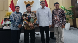 Bupati  Jombang Warsubi bersama dua staf melakukan audiensi dengan Mentewri Pertanian di Jakarta. Foto: Kominfo Jombang