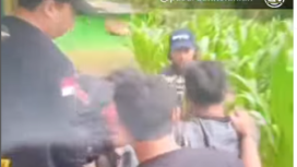Polisi menemukan dan menangkap ZaEnul Arifin, pemilik rumah tempat mayat perempuan tanpa busana ditemukan di Grati, kondisi lemas dan tertidur di kompleks makam Mbah Paku Jati, Kecamatan Winongan, Pasuruan,  Kamis 12 Juni 2025. Tangkap layar video Instagram@wartabromo