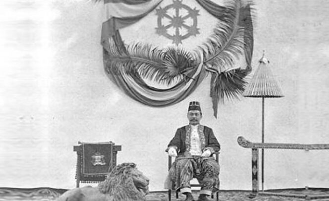 
					R.R.A. Tjakraningrat (sumber foto: Wikipedia)